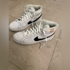 Nike Royale Courts Mids. White size 9.